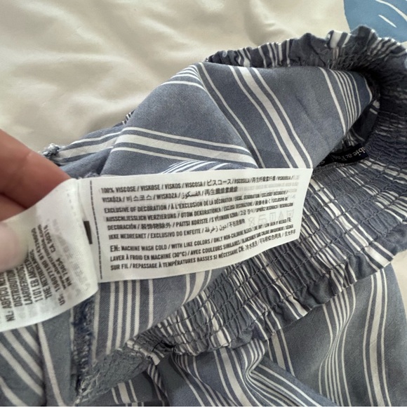 💥PRICE⬇️ 
ABERCROMBIE & FITCH • Blue & White Stripe Wide leg Pants • sz Small - Picture 5 of 11